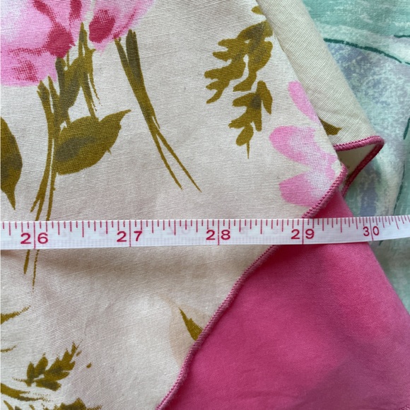 Pink floral skirt with rhinestone brooch 🌸 - Picture 6 of 9